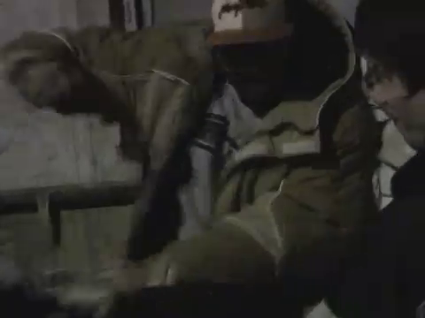 Tanarul moldovean a incasat lovituri serioase de la gasca rapperului