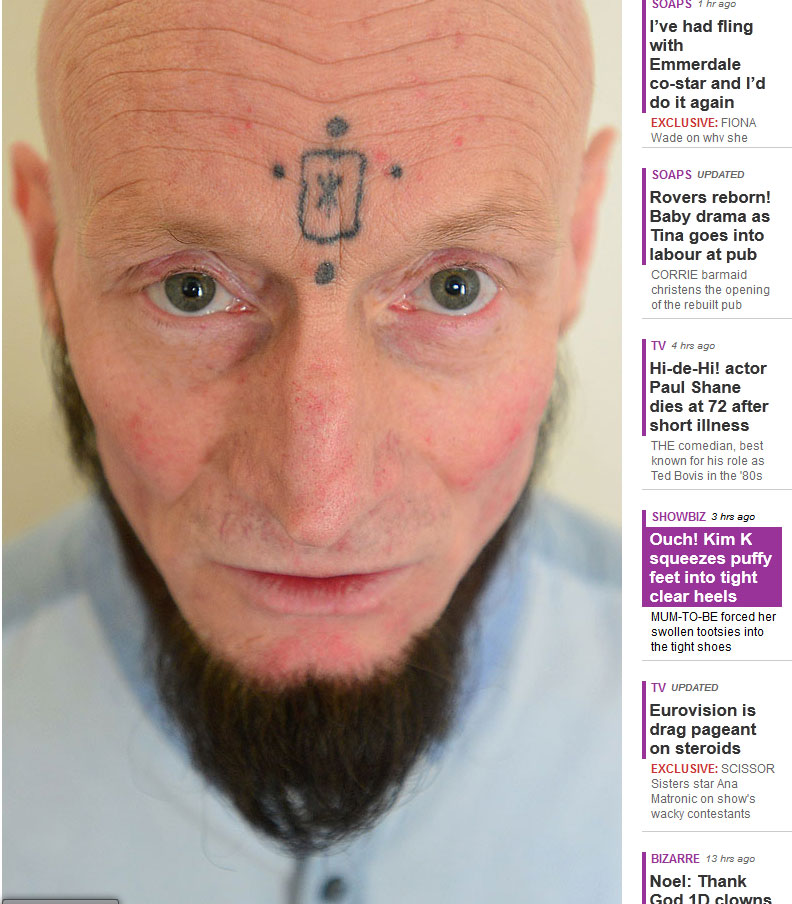 Yusuf Hameed are un tatuaj chiar pe frunte - care este un simbol budist
