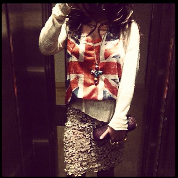 Bruneta investeste considerabil in garderoba ei