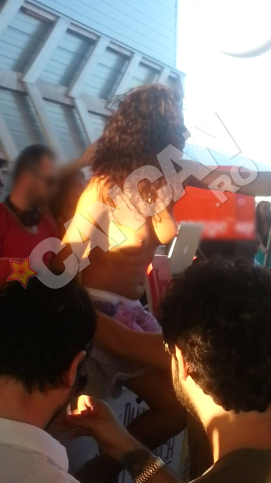 Amicii ei au coborata-o de pe bar, cu chiu cu vai, spre disperarea privitorilor