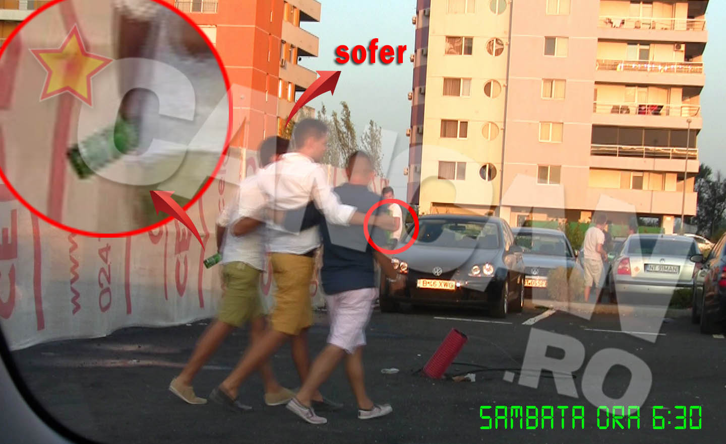 Pustii ies din club pe doua carari, sustinandu-se reciproc