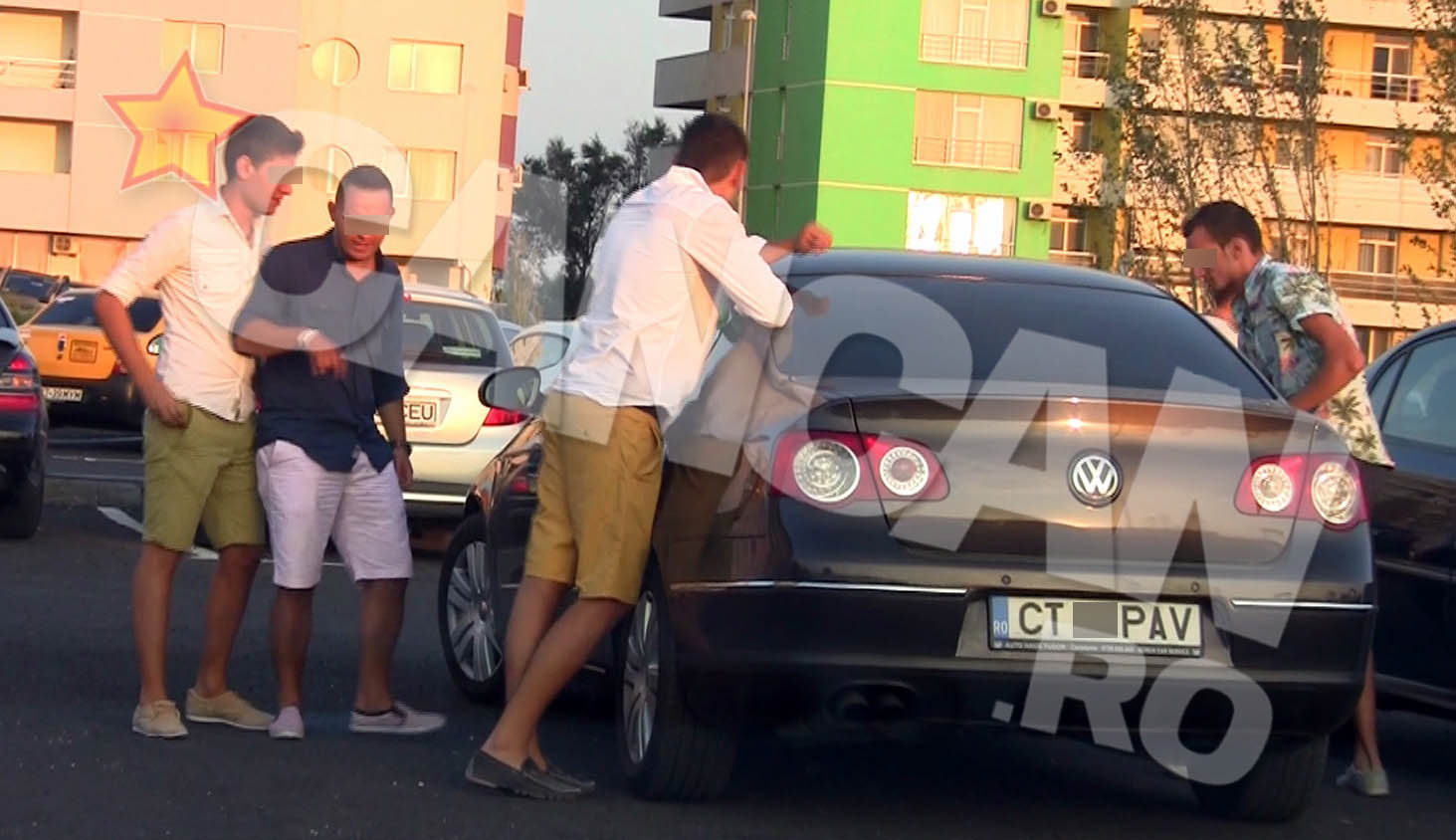 Reusesc cu greu sa deschida portierele