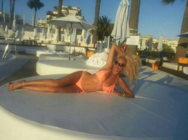 Blonda a facut o adevarata parada a costumelor de baie