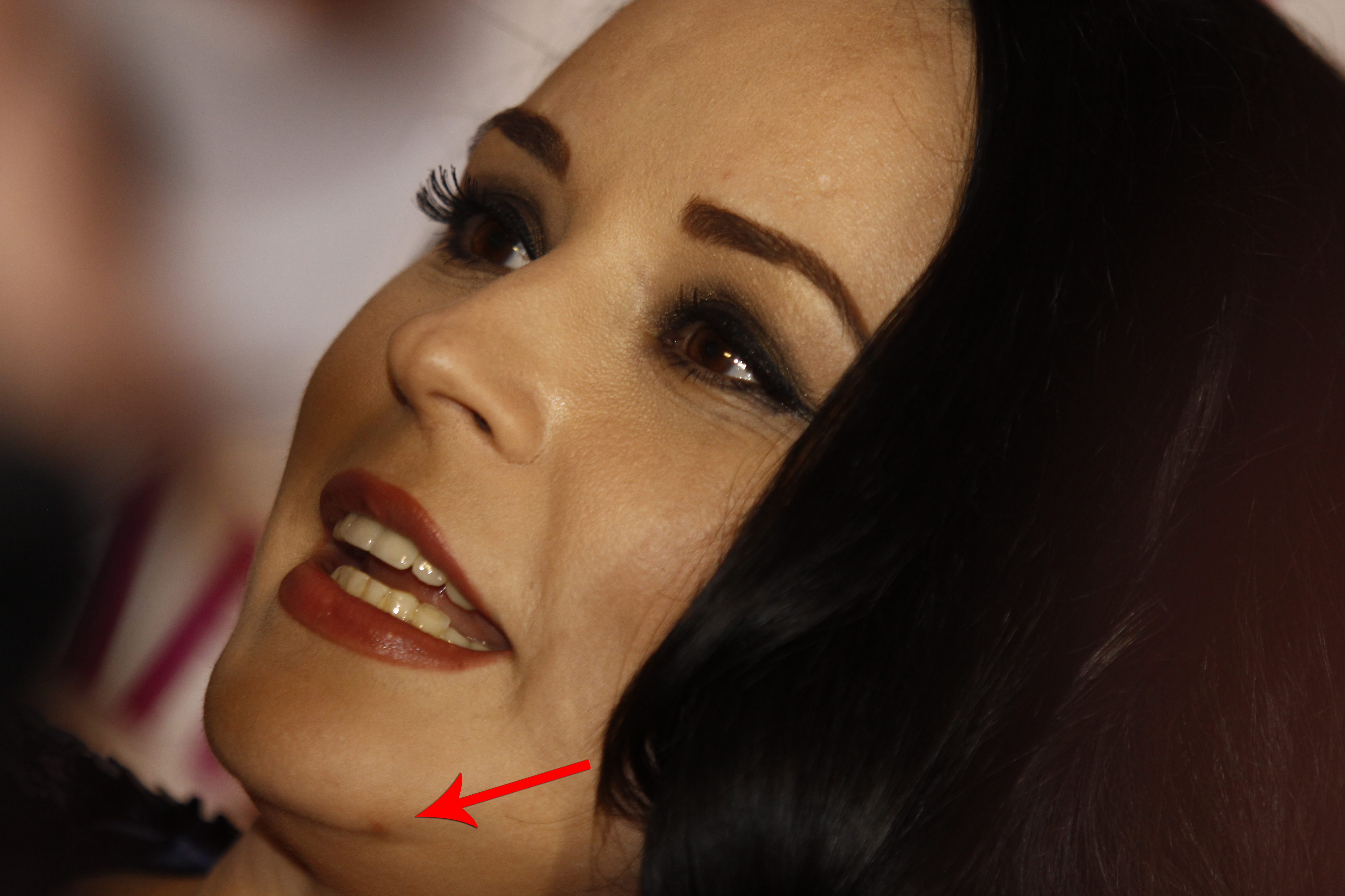 Vedeta s-a pricopsit si cu un cos pe barbie, chiar in ziua evenimentului