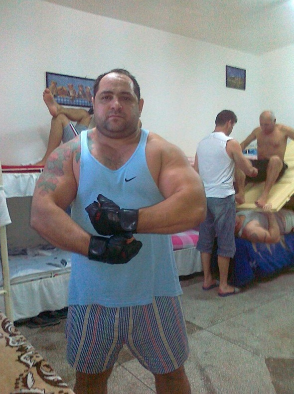 Se antreneaza dupa gratii