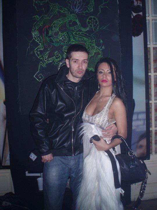 Artistul alaturi de sotia sa