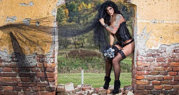 Mihaela Adam face furori intr-o tinuta neconventionala