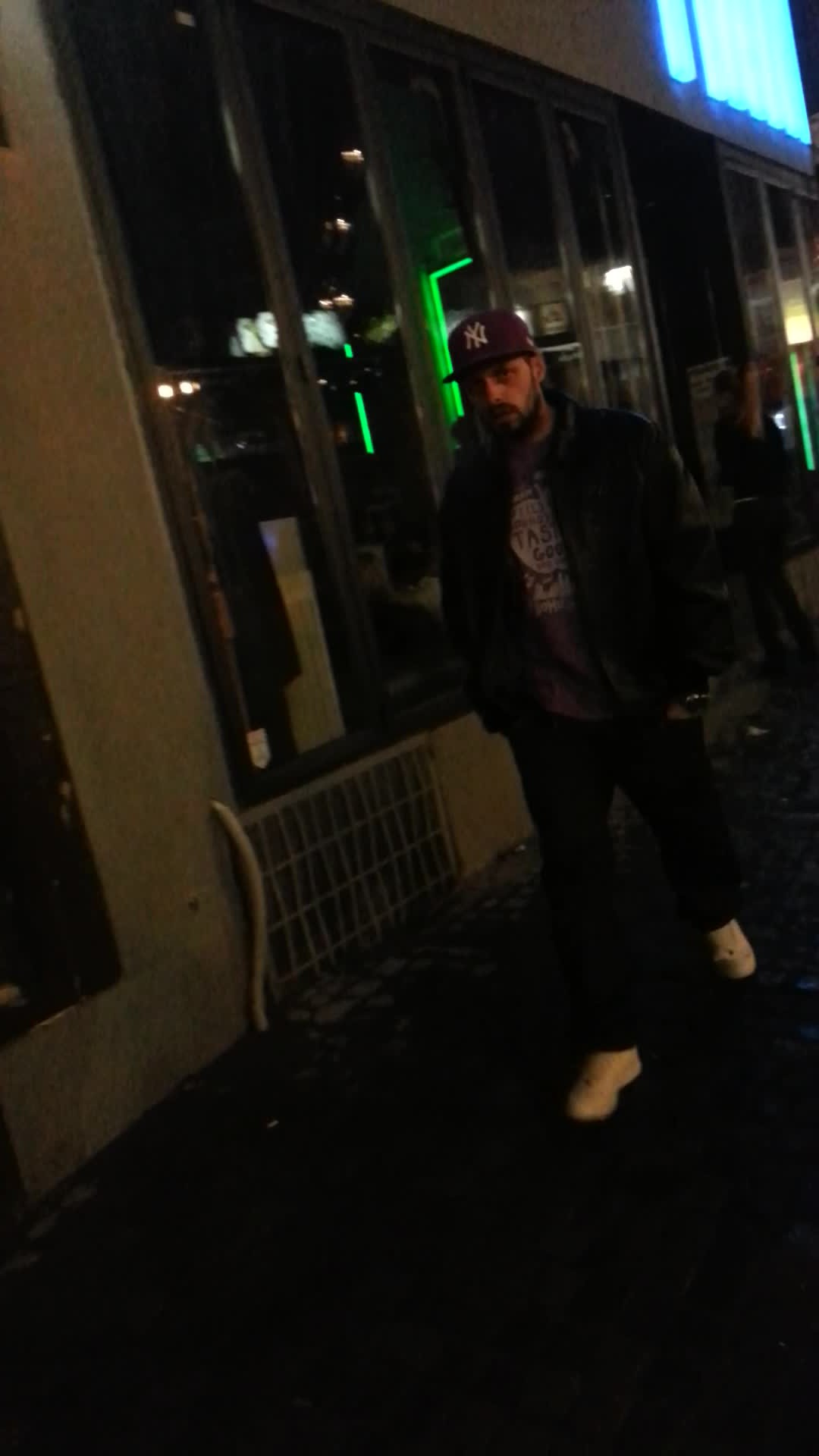 Rapper-ul pleaca, iar iubita sa se intoarce in club