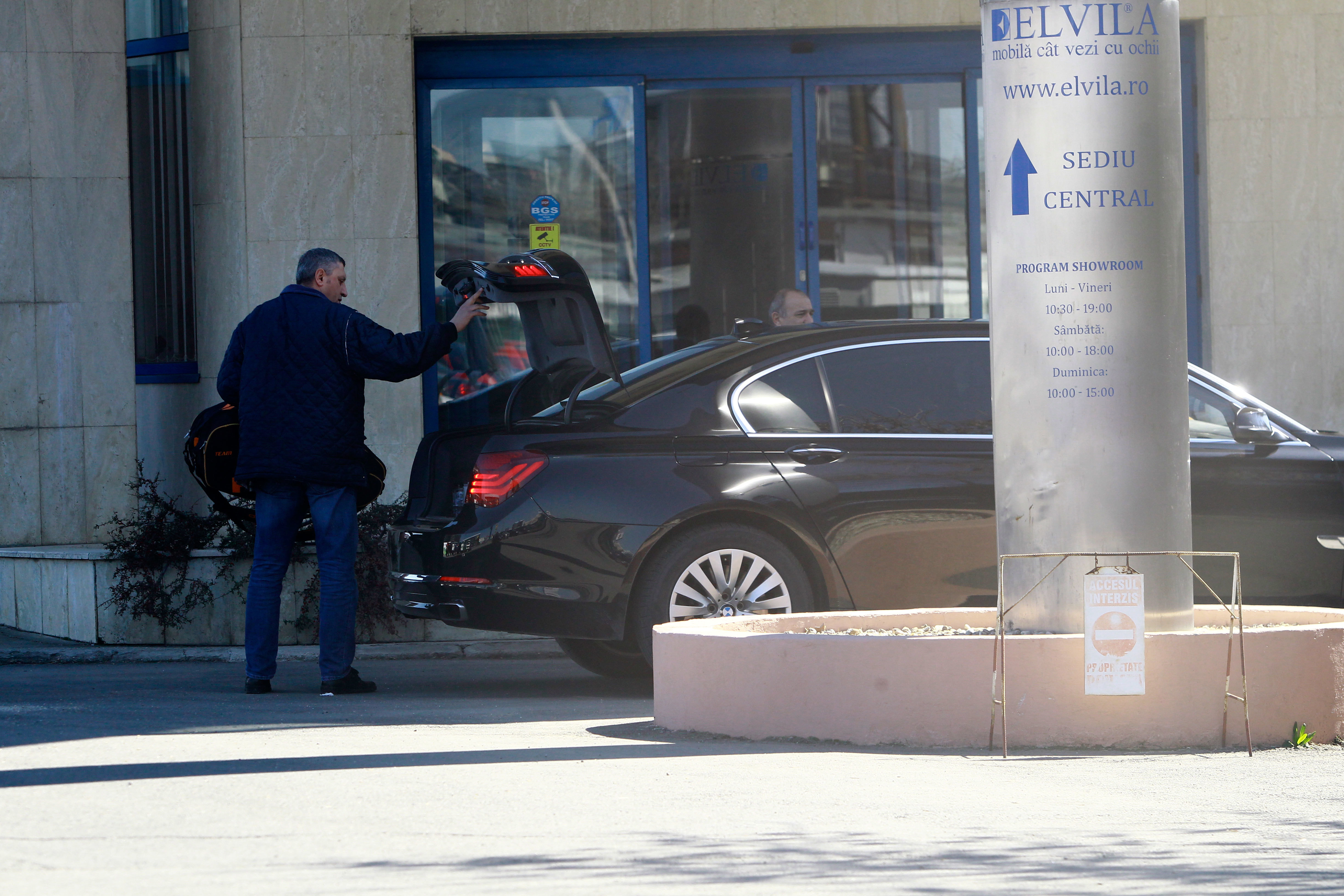 Viorel Cataramă se bucură de respectul angajaţilor săi