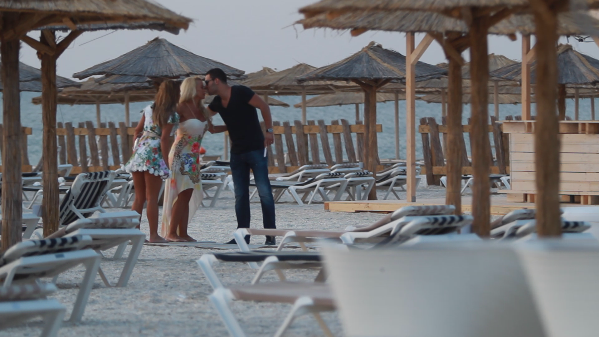 Anda Adam a fost extrem de apropiata de un brunet misterios