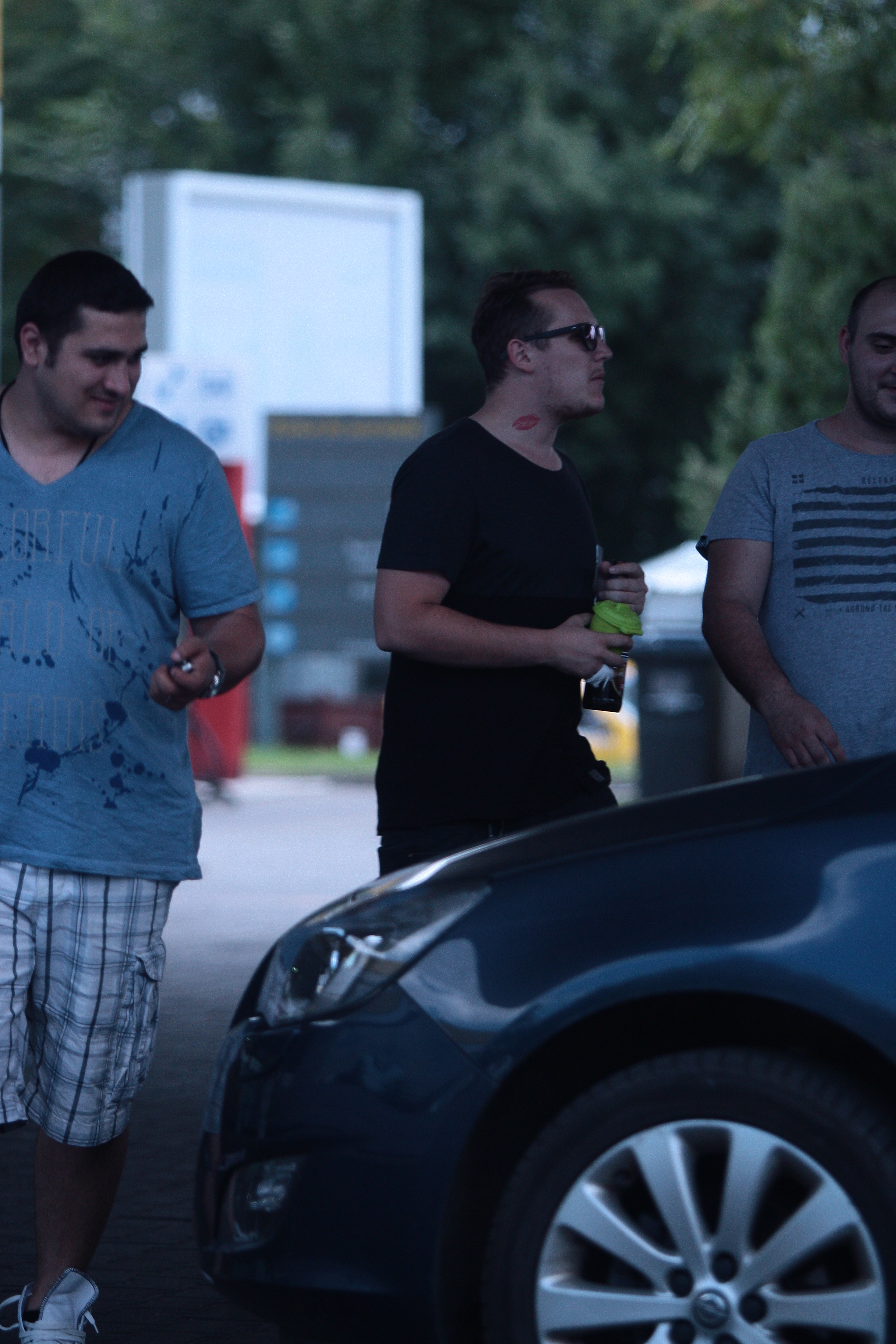 What's Up s-a alimentat cu bere si cafea de la benzinarie