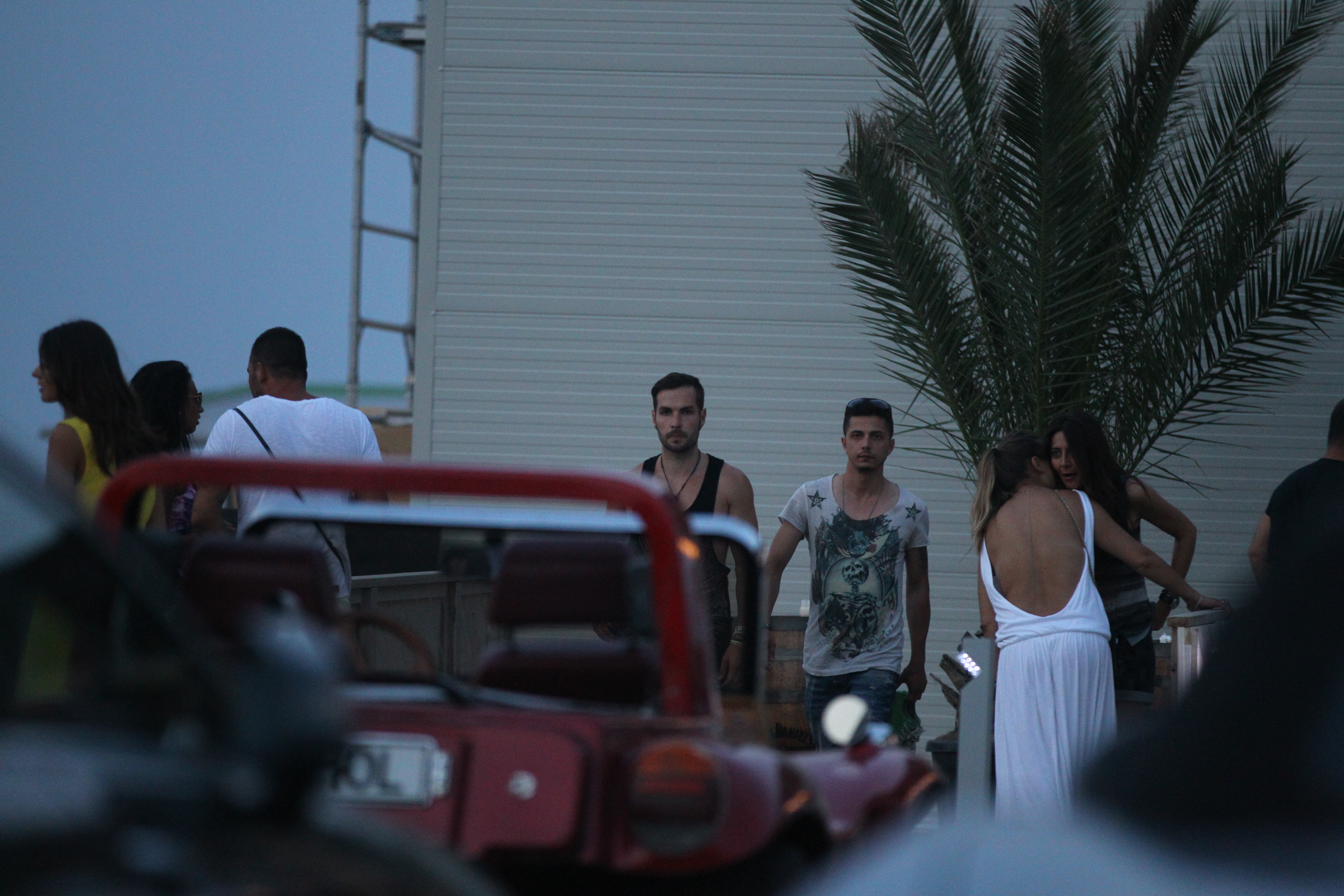 Tanarul nu a fost insotit de nicio domnisoara