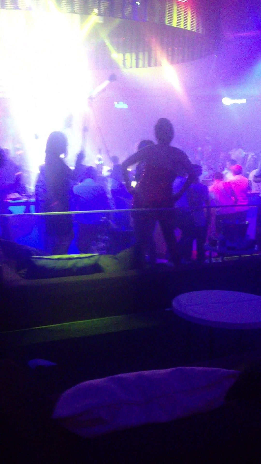 Rocsana a dansat intreaga seara alaturi de gasca ei de prieteni