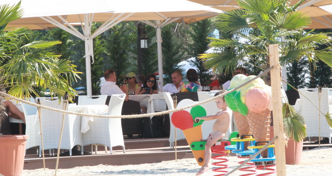 Fostul iubit al Ralucai Lazarut si-a scos noua partenera la o terasa