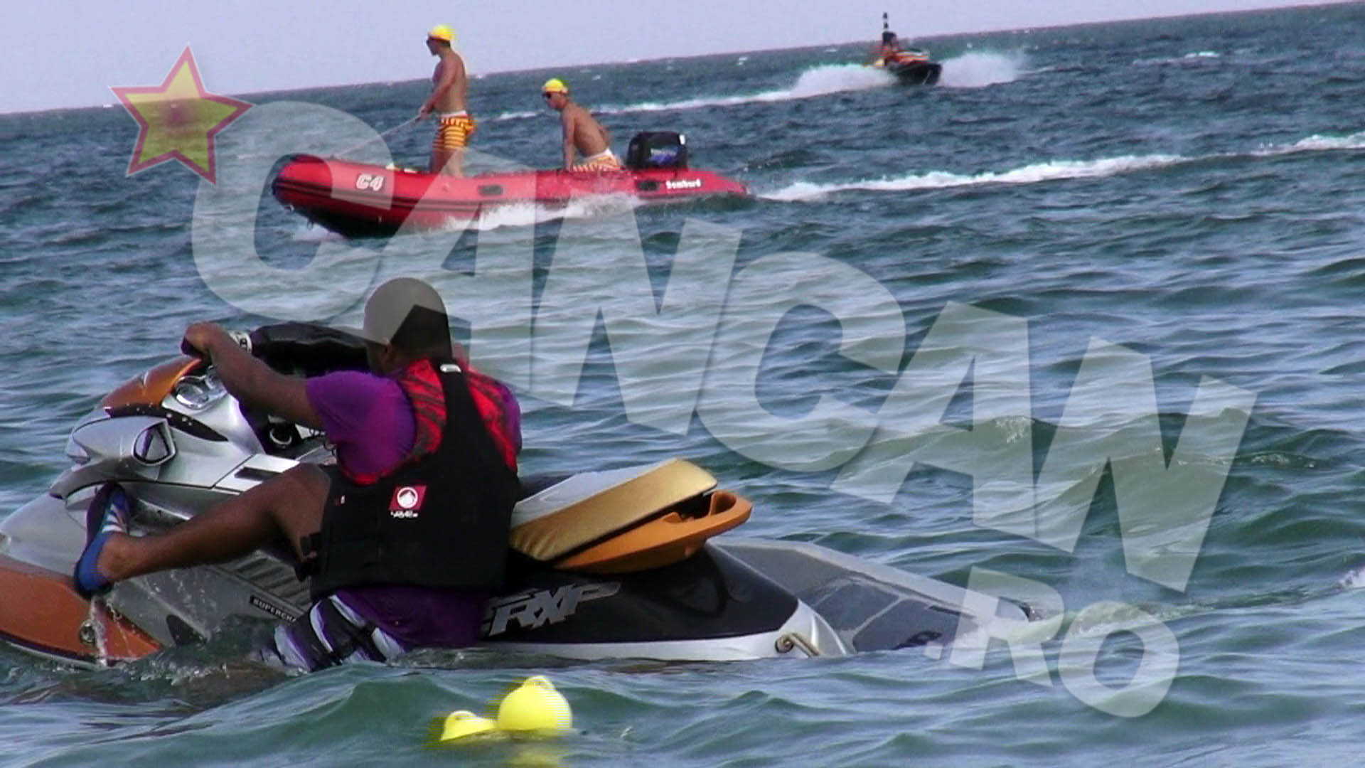 Cabral are un stil inedit de a manevra ski-jet-ul