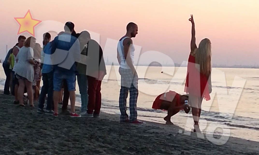 Anda si Roxana au pus-o de o sedinta foto, la rasarit, pe plaja