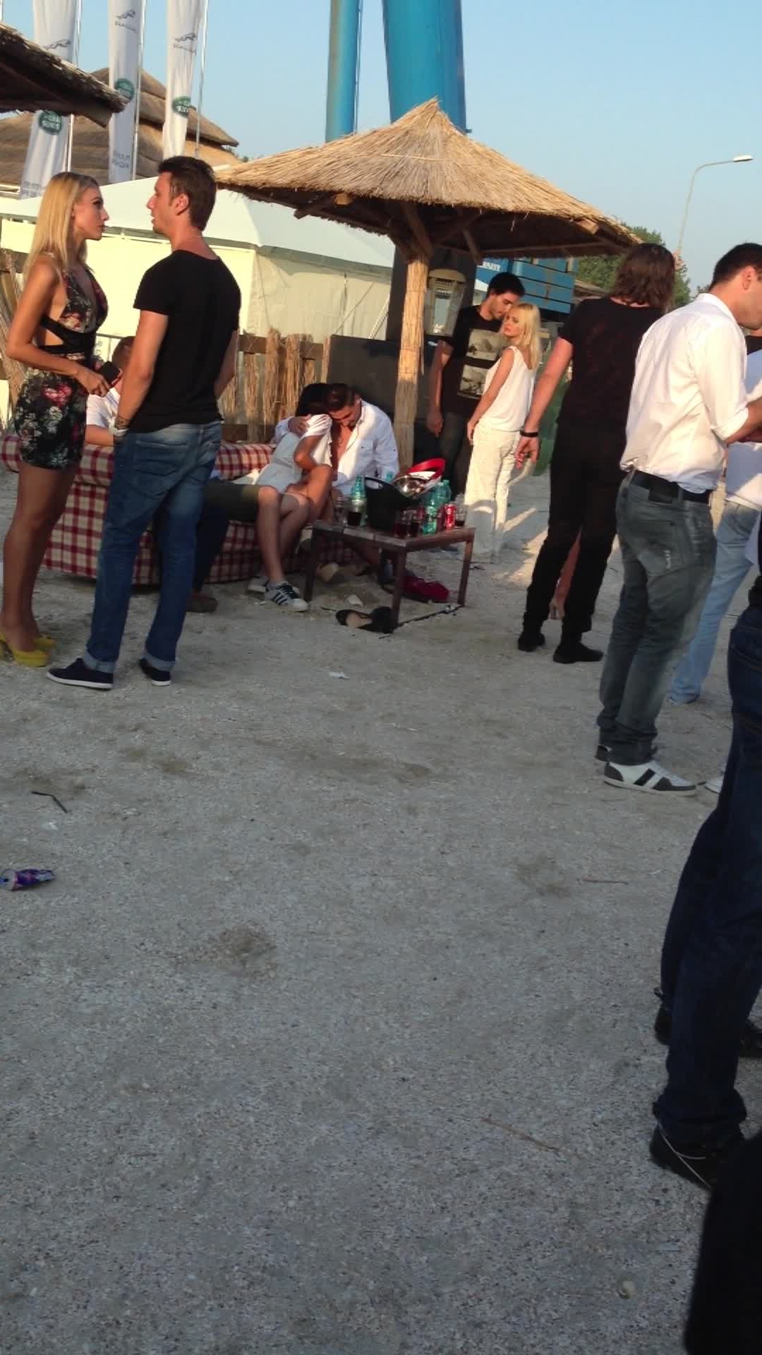 Alexandra si tanarul au avut si cateva momente de intimitate