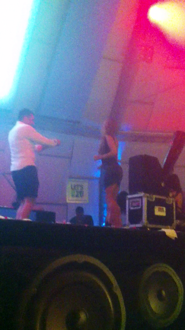 Marcel danseaza pe scena cu Rellys