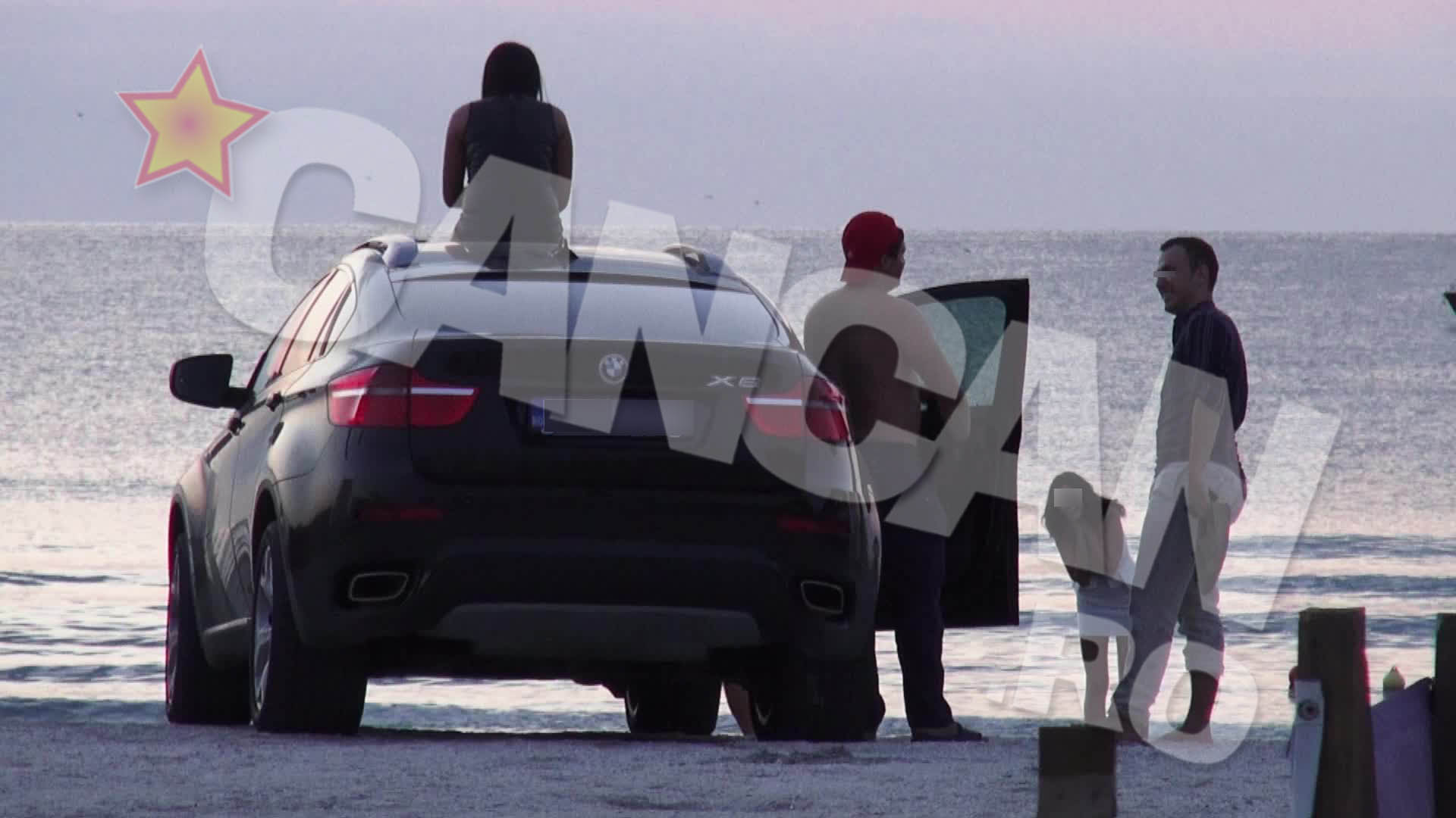 Fetele s-au pozat ca la muzeu