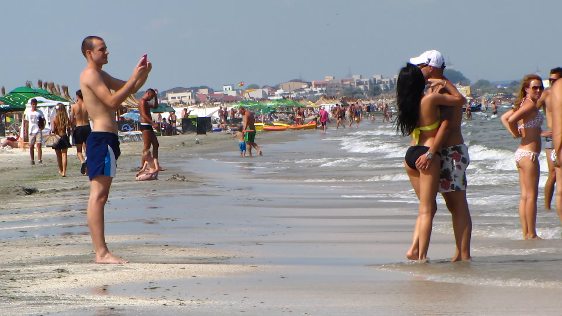 Andrei si iubita lui, Alexandra, au facut o sedinta foto incendiara la malul marii