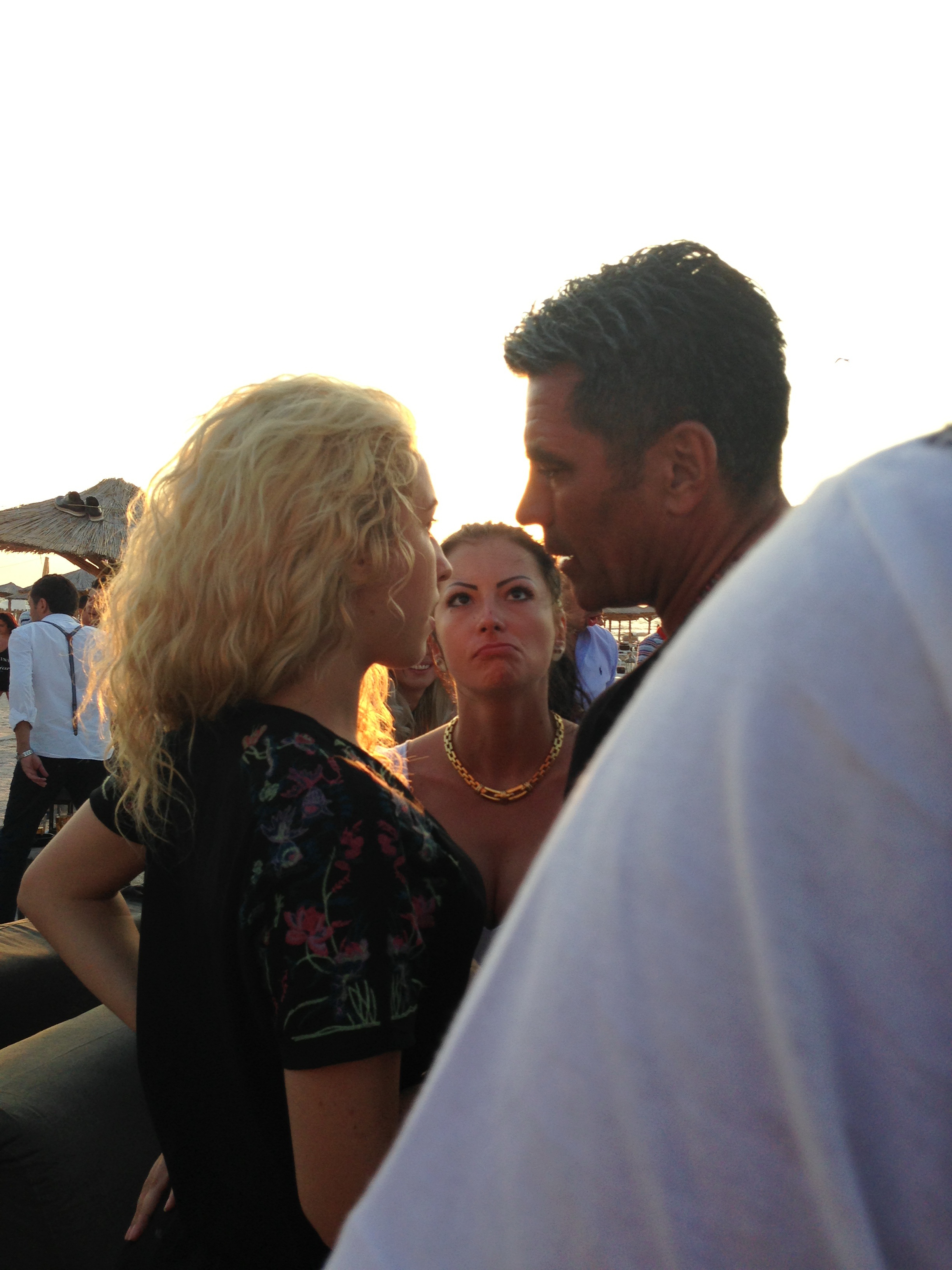 Blonde, brunete ori rosate, lui Marcel Toader nu-i scapa nici o femeie