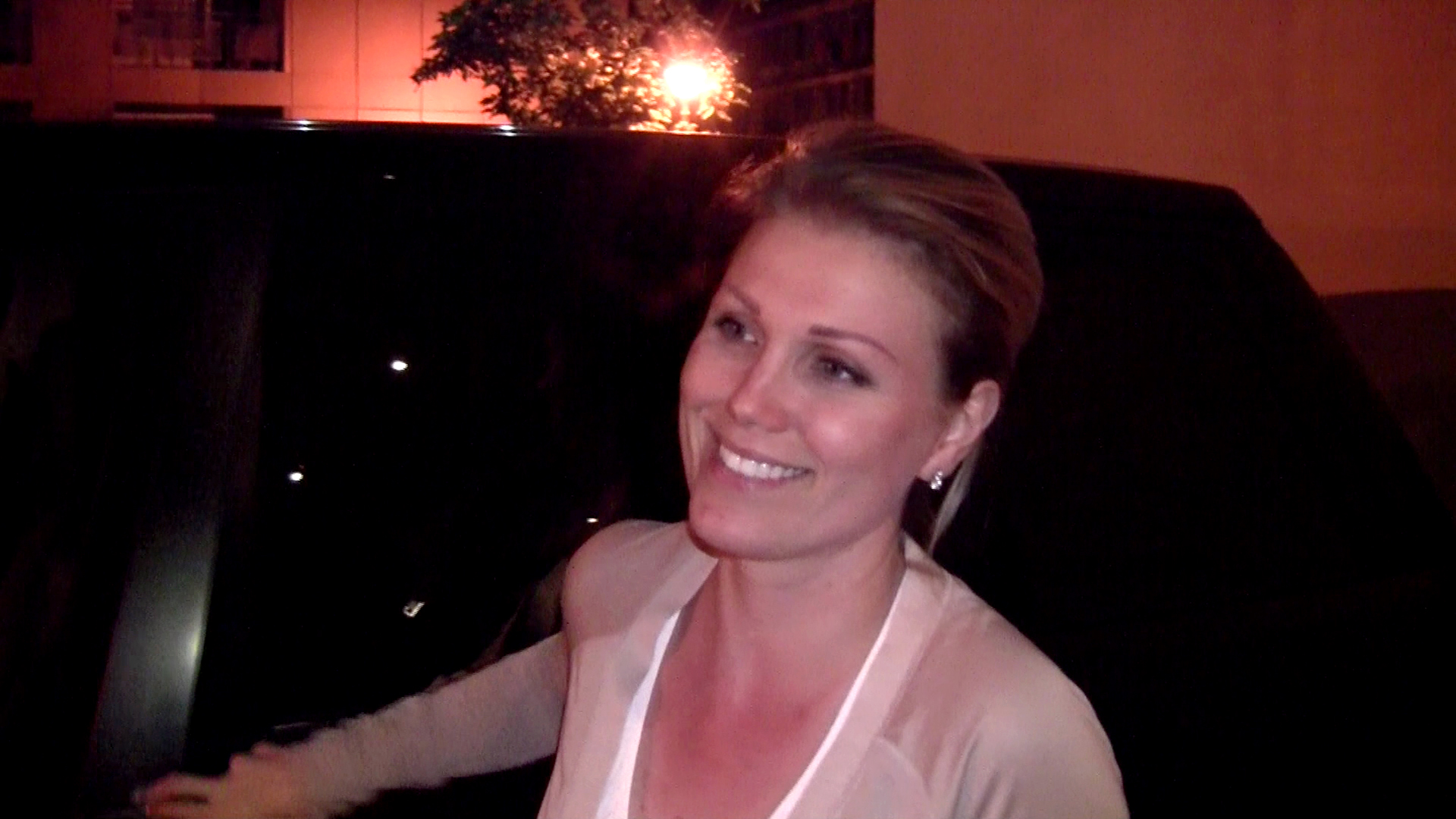 In vacanta, Cristina profita si isi lasa tenul sa respire