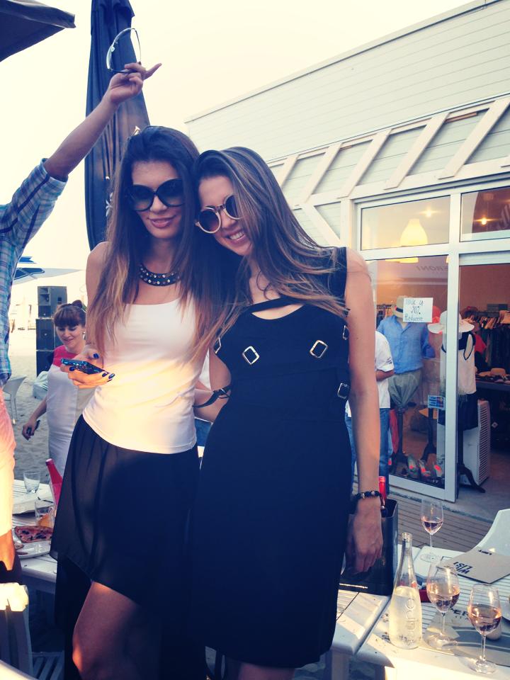 Teo alaturi de una dintre cele mai bune prietene