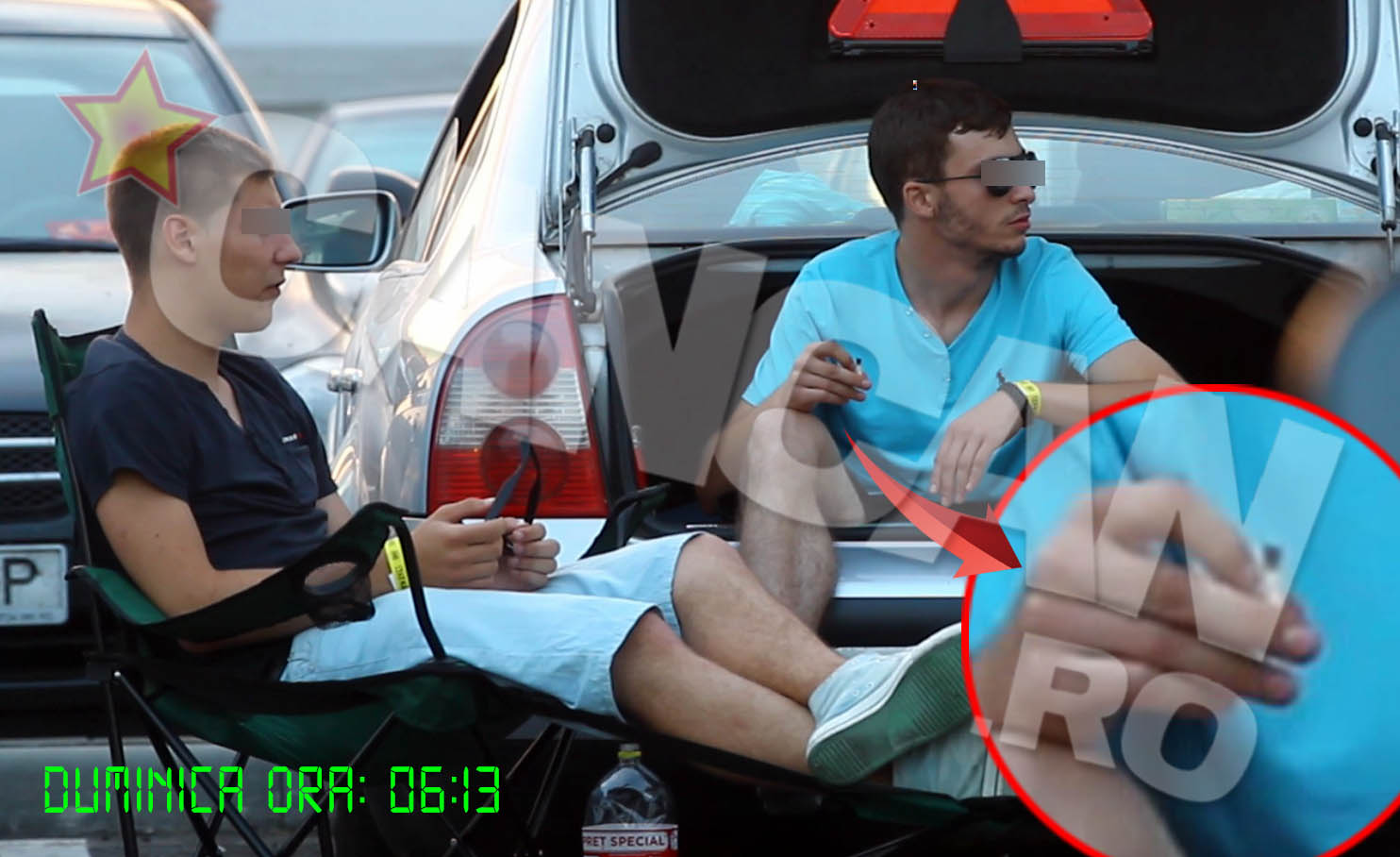 Dupa ce a terminat treaba in portbagaj, isi fumeaza linistit tigara