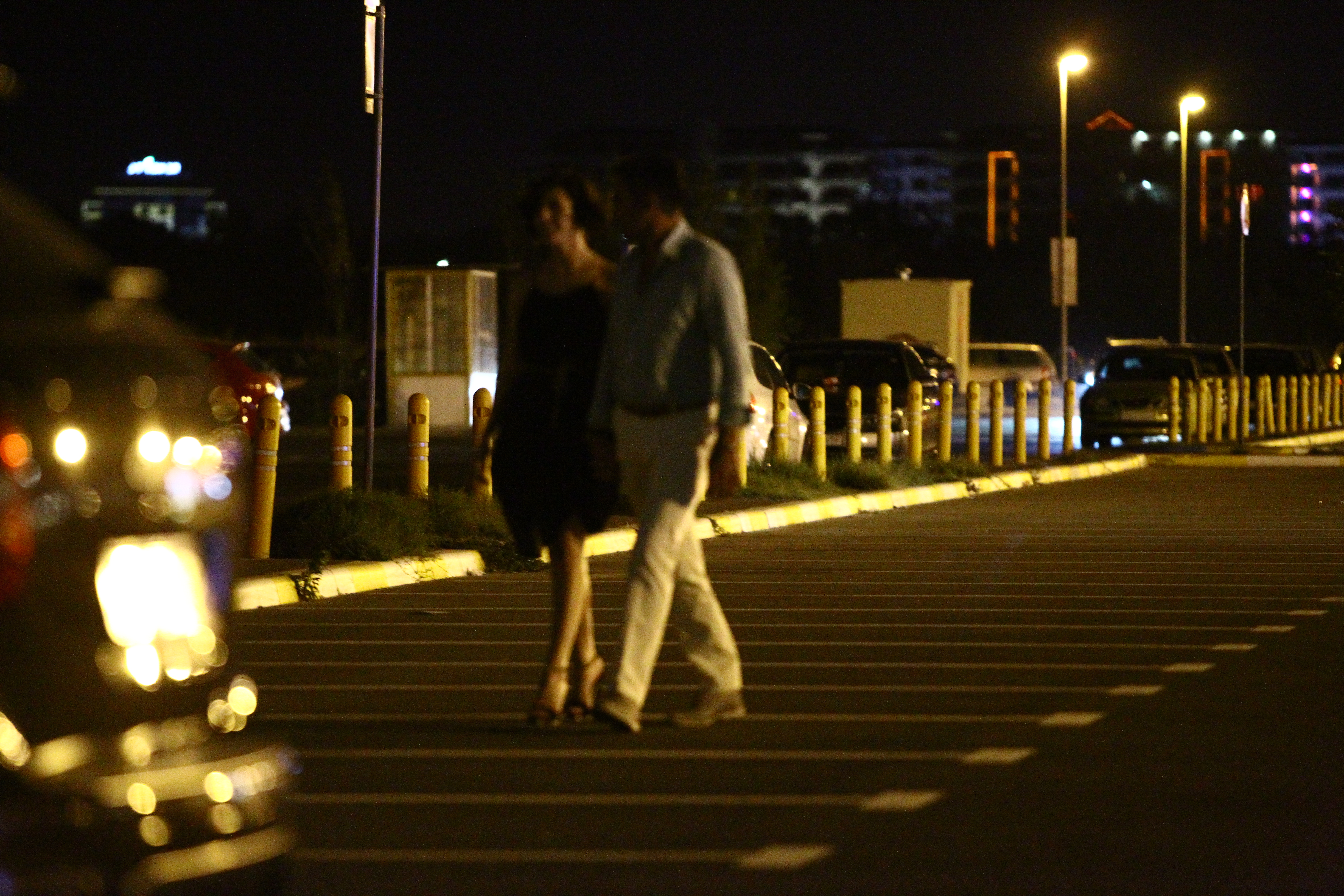 Marcel Toader si iubita lui s-au plimbat pe litoral ca doi indragostiti