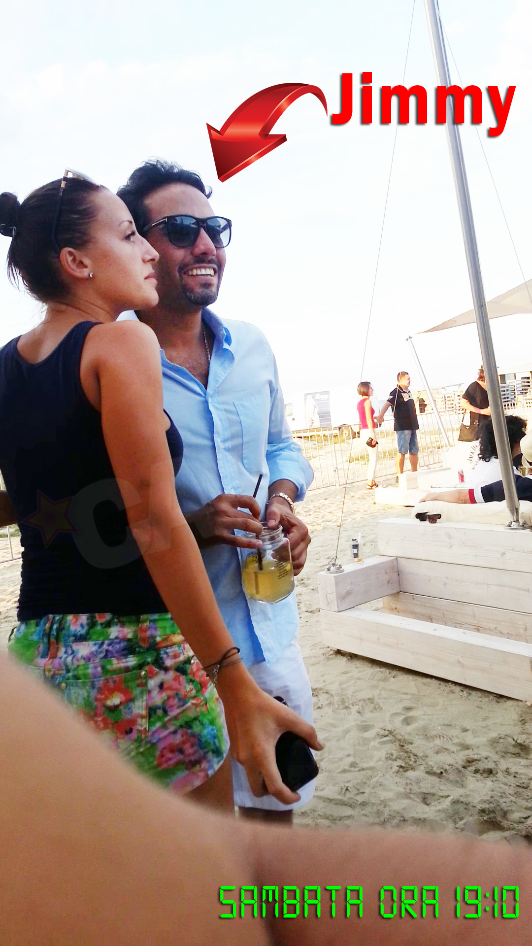 Desi este abordat de tinere, omul de afaceri nu socializeaza mult timp cu acestea