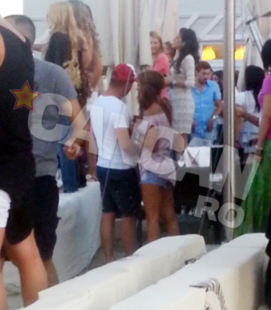 Dintr-o simpla discutie cei doi pornesc o mica disputa