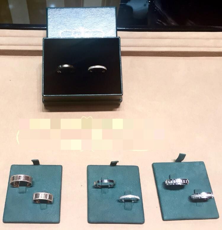 Anda Adam s-a decis greu asupra verighetelor