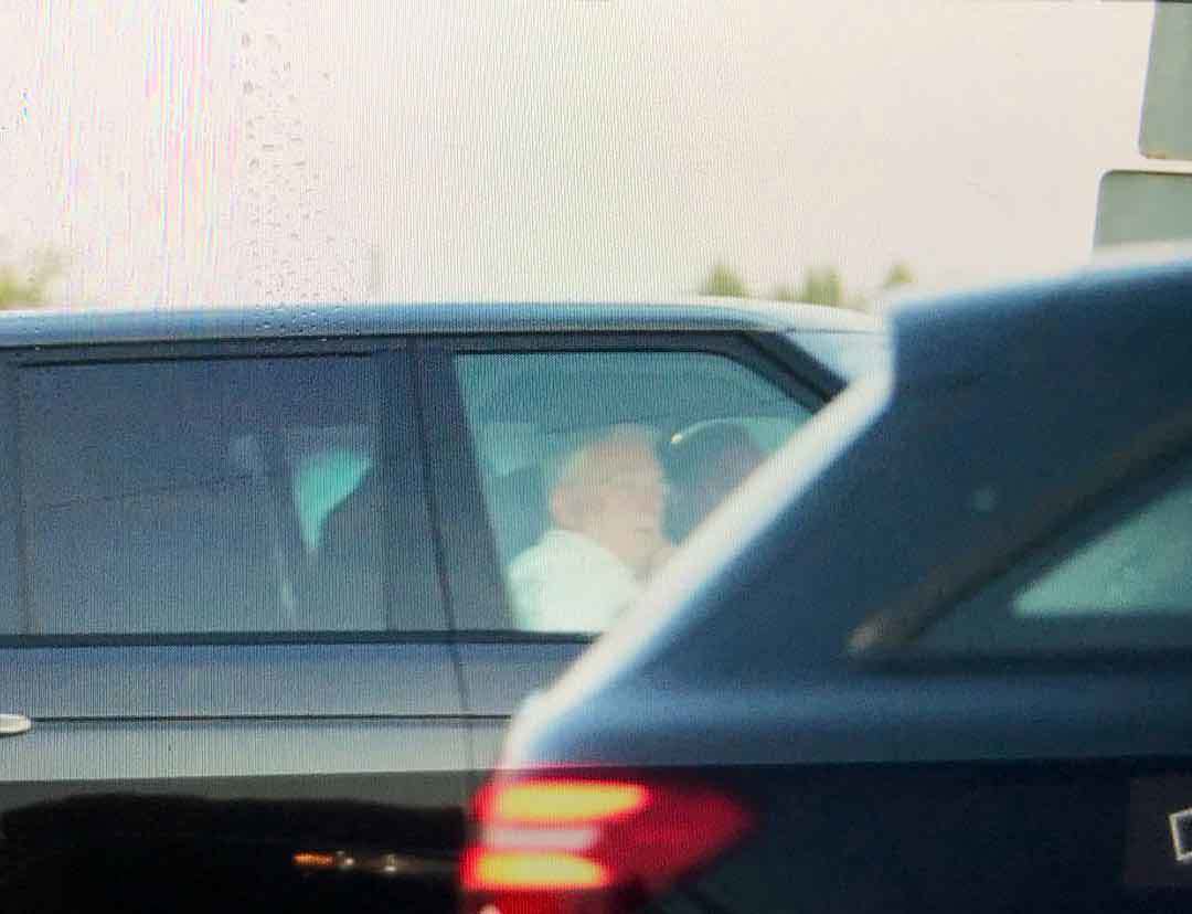 Mugur Isărescu a stat pe scaunul din dreapta al SUV-ului