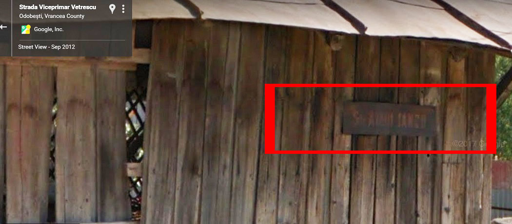 Plăcuţa veche cu numele străzii Avram Iancu, actuala 