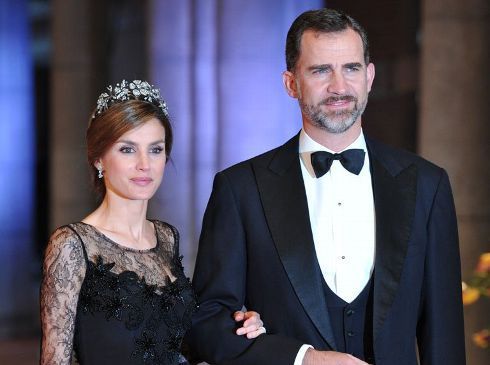 Prinţul Felipe de Bourbon si soţia sa Letizia s-au cunoscut la un dineu în 2002, pe vremea când Letizia era doar o simplă prezentatoare de ştiri