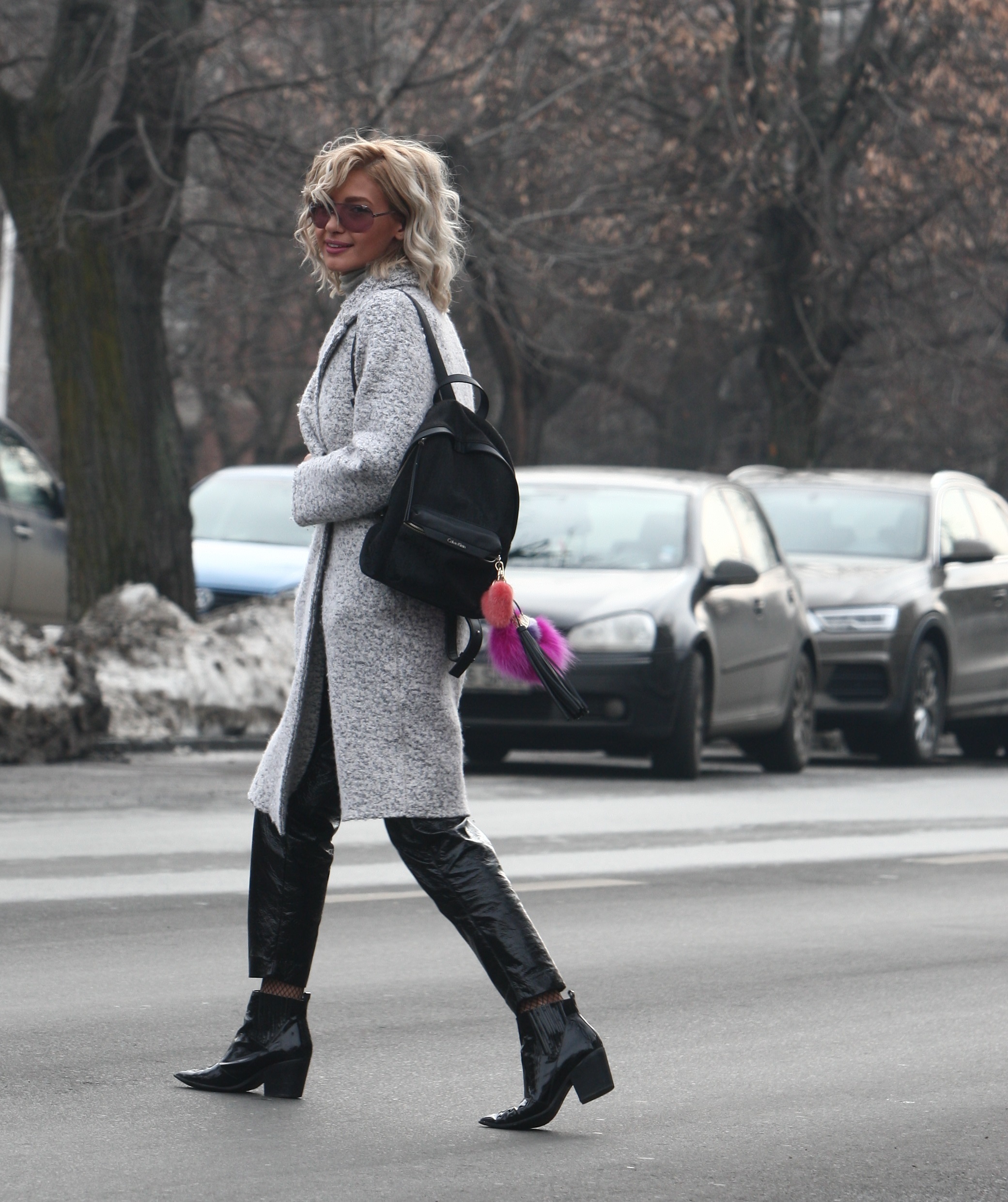 Cântăreaţa a fost cu o prietenă la cofetărie ca să se mai îndulcească puţin