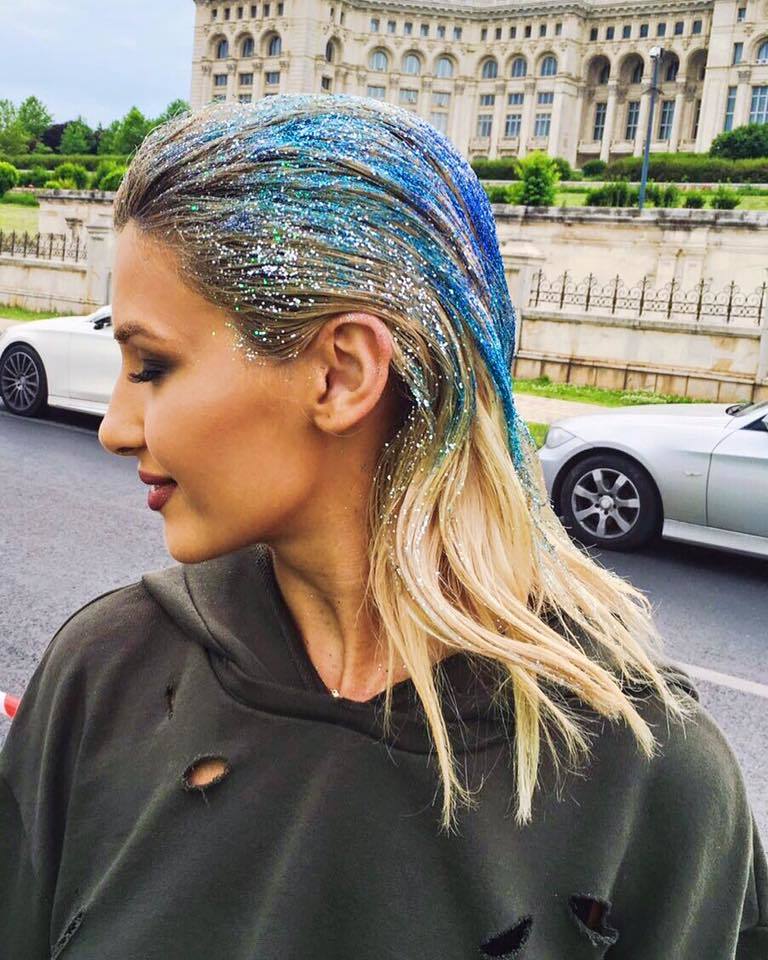 Alina Eremia şi-a făcut părul albastru
