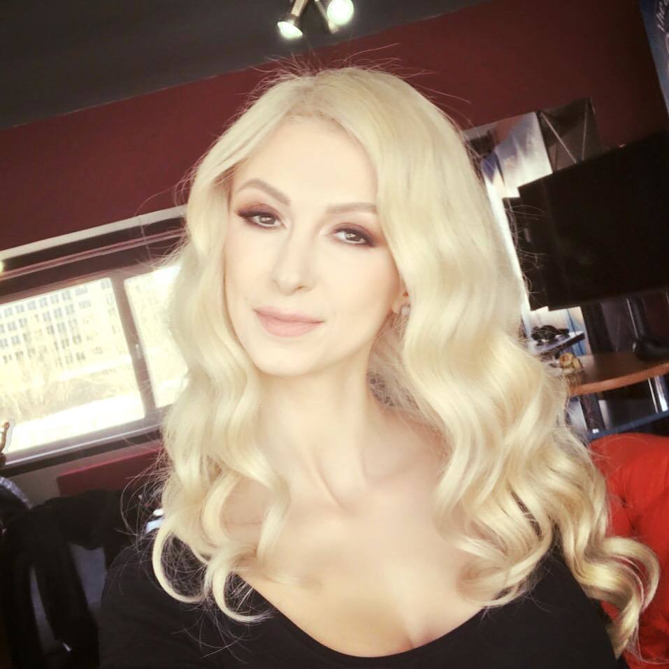 Andreea Bălan a atras atenţia fanilor cu decolteul ei