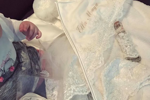 Ella Maya, fiica Andreei Bălan, alături de ţinuta pe care o va purta la slujba de creştinare