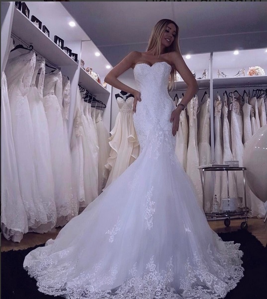 Bianca Drăguşanu a îmbrăcat din nou rochia de mireasă.