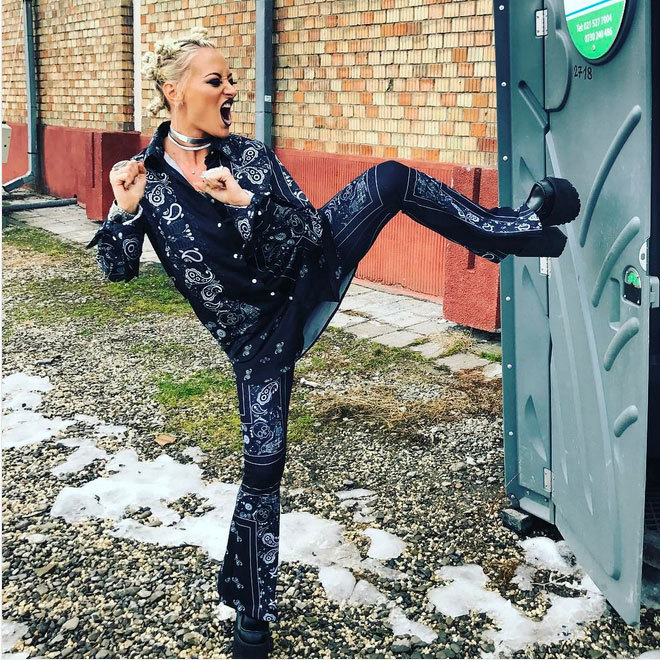 Delia işi arată latura ”sălbatică”