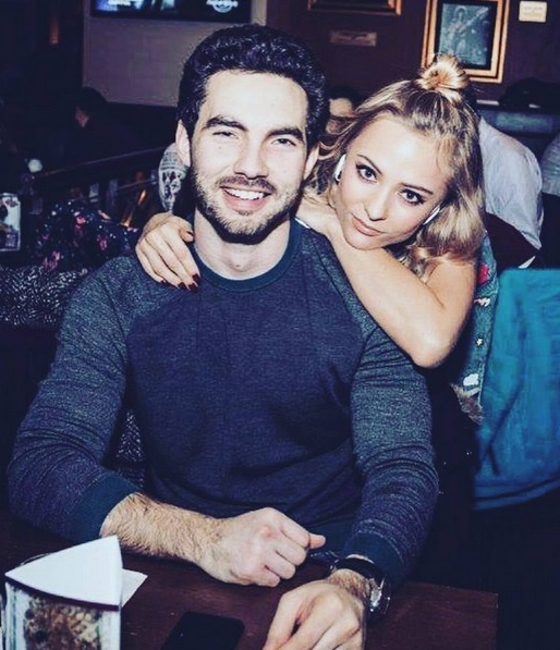 El o face mireasă pe Oana, sora Deliei