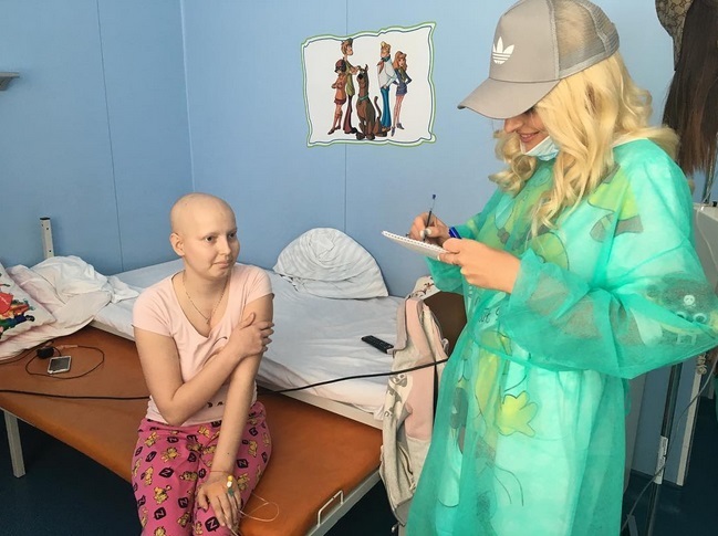 Delia şi Codin le-au adus un strop de fericire copilaşilor bolnavi de cancer.