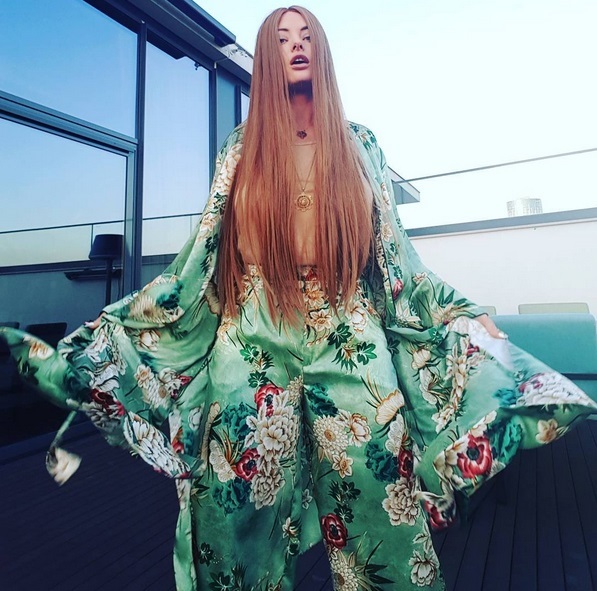 Delia şi-a schimbat radical look-ul