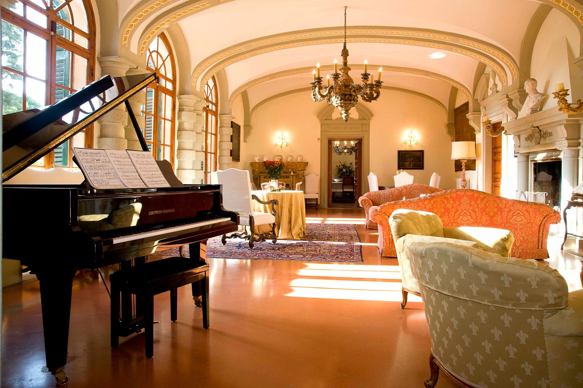 Imagini senzaţionale din vila familiei Stratan