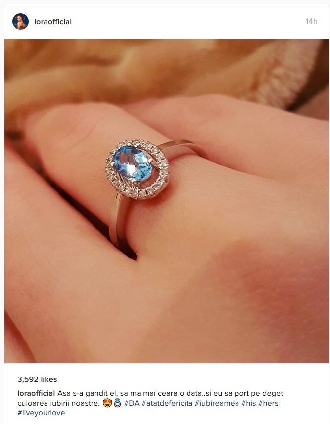 Lora şi-a etalat noul inel de logodnă