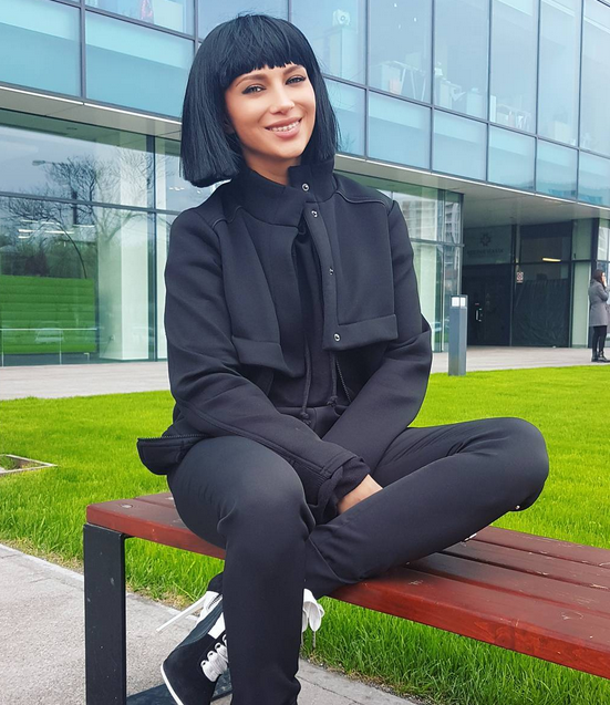 Lora şi-a schimbat din nou look-ul