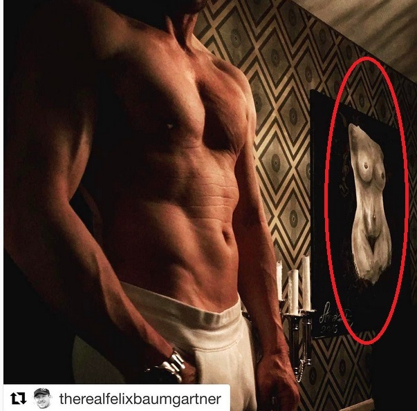 Tabloul sexy scăpat în poza în care apare bustul lui Felix Baumgartner