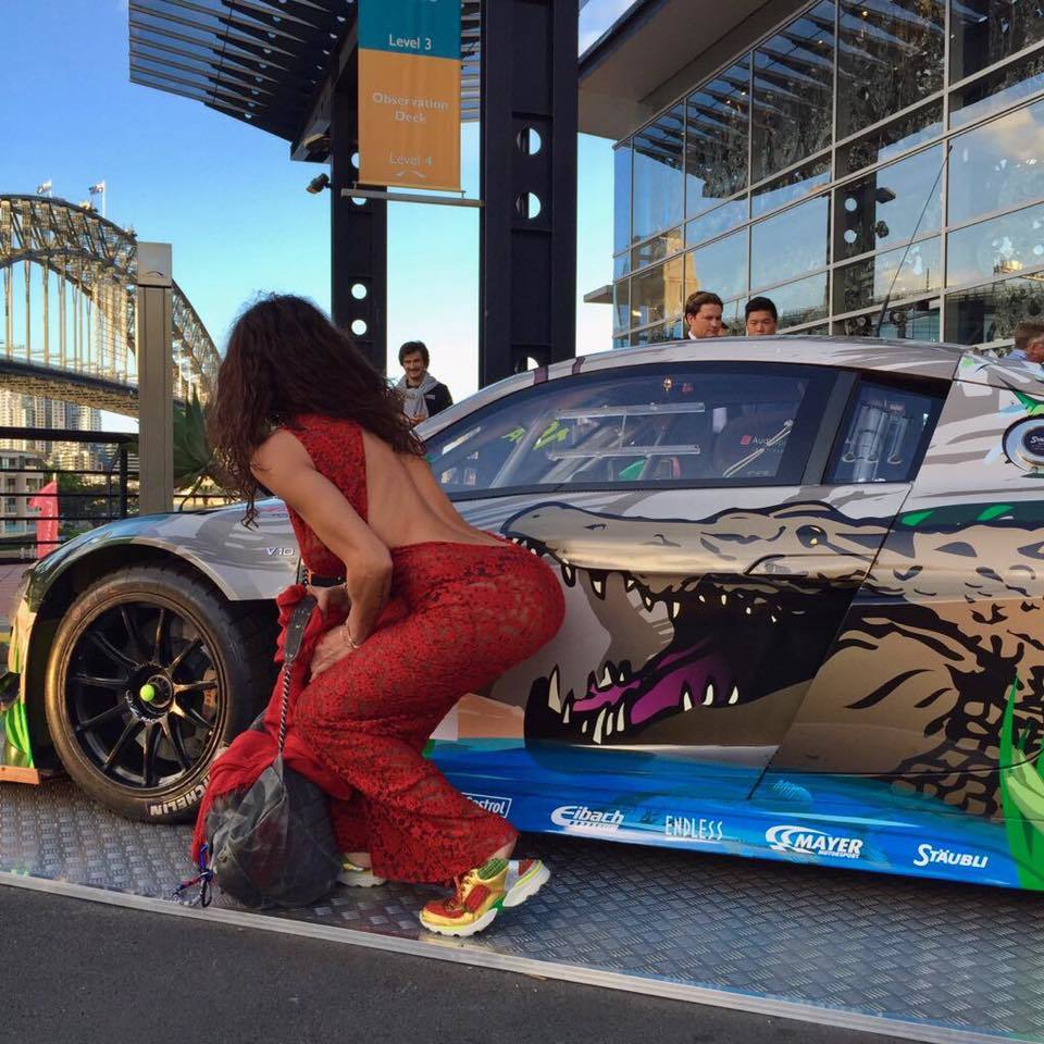 Mihaela Rădulescu le-a oferit...fundul clevetitorilor