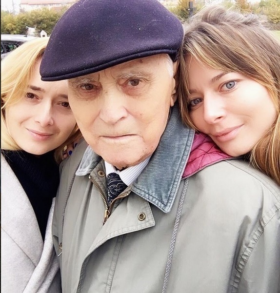 Laura îşi vizitase chiar recent bunicul care s-a stins din viaţă.